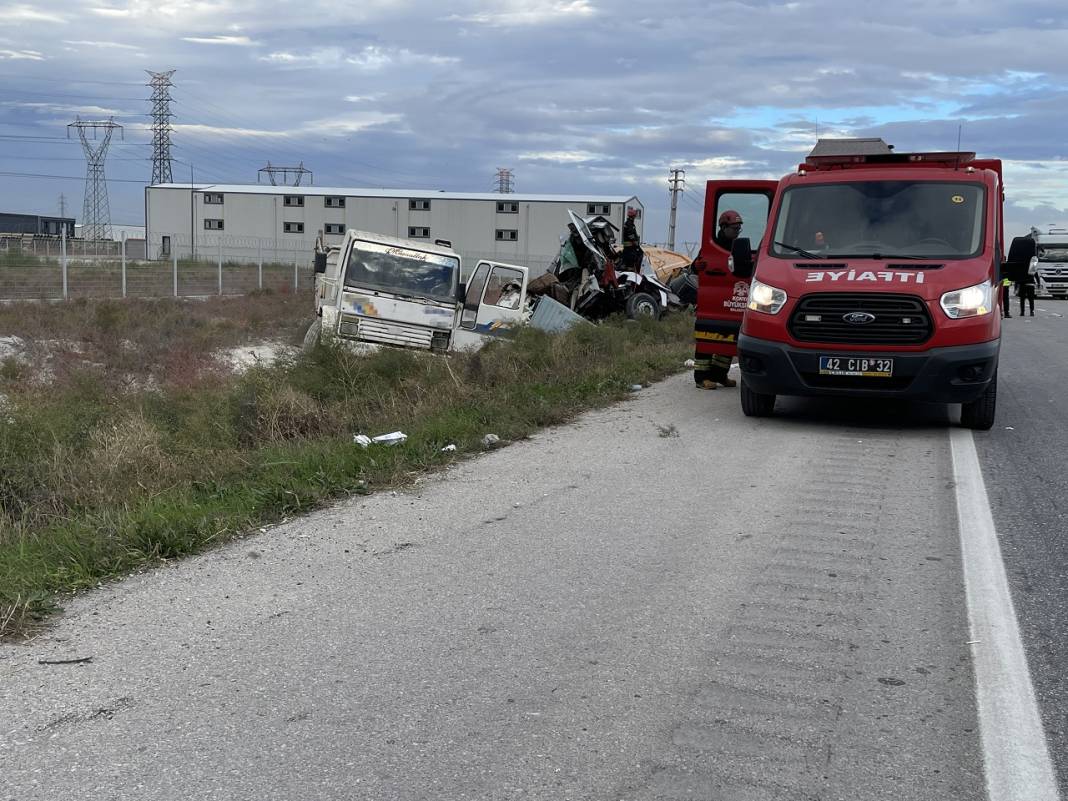 Konya'da kaza! TIR, demir yüklü kamyona çarptı: 1 ölü, 1 yaralı 2